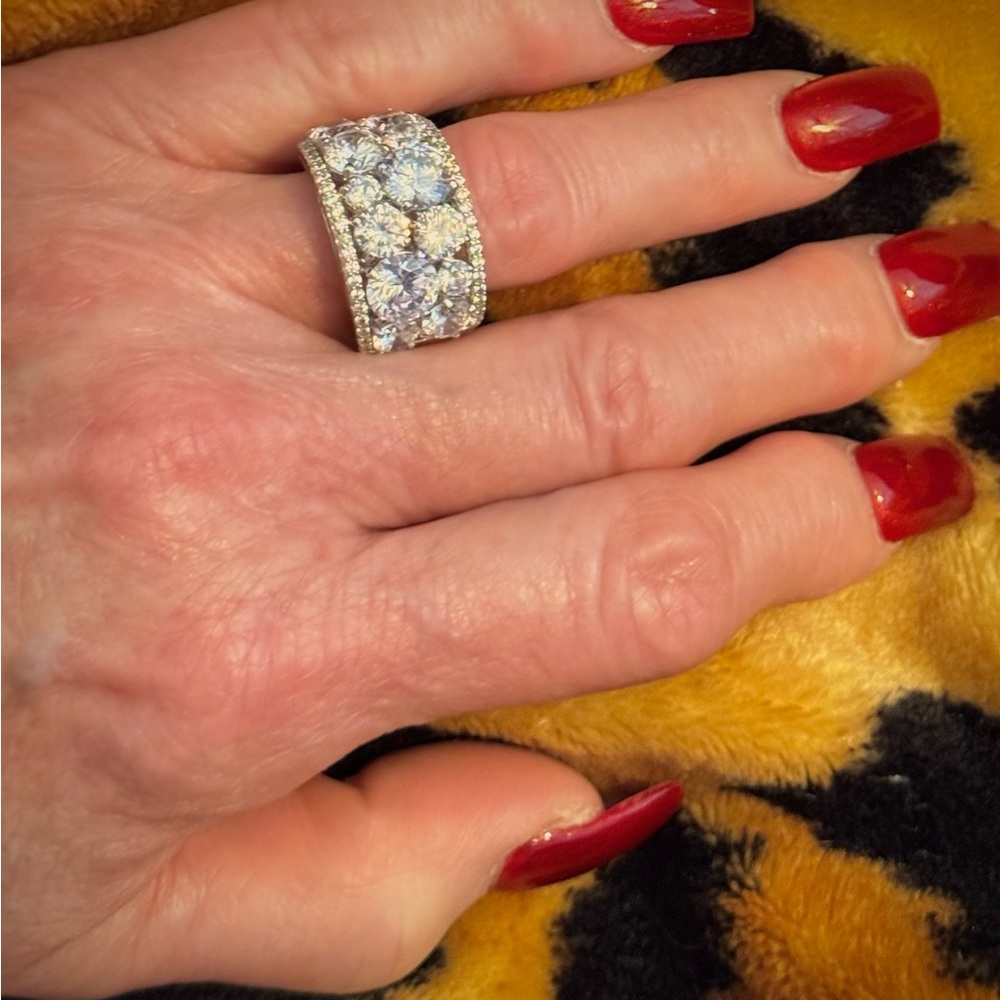 Victoria Weik Thick Band Ring with Multiple Round Simulated Diamonds NWOT - Picture 7 of 13